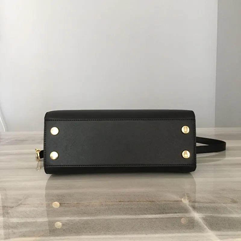 All Categories Official Website "Brand Women's Bags" Women's Bags 💙 MK 2023 New MK Genuine Leather Crossbody Bag